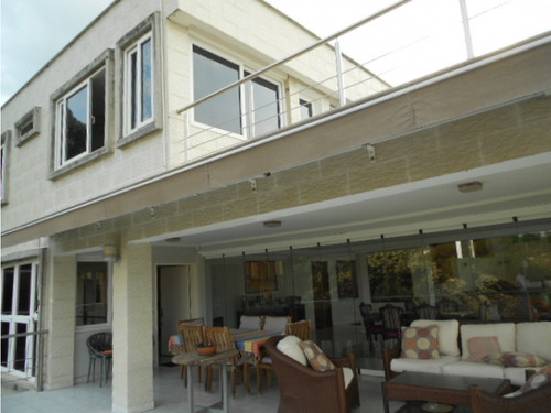 Vendo Casa 1100m2, 5h/7b/8p Cerro Verde 5433