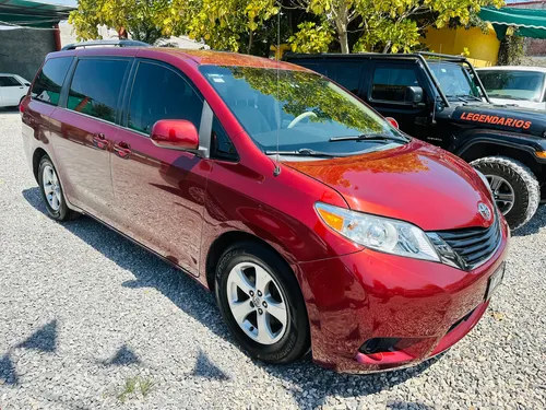 Toyota Sienna 3.5 Ce At