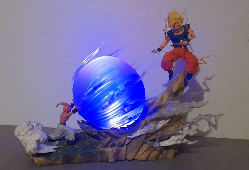 Figura De Colección Goku Vs Majin Buu Con Luz Led