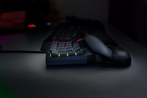 Imagen 8 de 9 de Teclado de una mano gamer Razer Tartarus V2 color negro con luz RGB