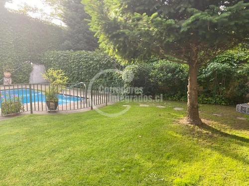 Casa En Venta De 6 Dorm. En Las Condes
