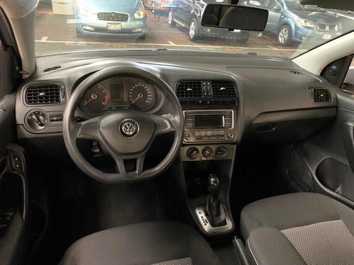 Imagen 8 de 12 de Volkswagen Vento 1.6 Comfortline Aut Ac 2016