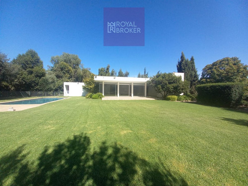 Casa En Arriendo De 4 Dorm. En Colina
