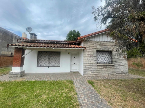 Venta De Casa Quinta Berazategui 4 Ambientes