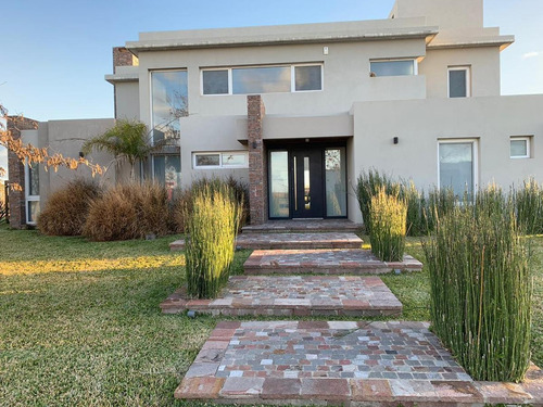Imagen 2 de 26 de Venta Casa 8 Ambientes Con Piscina, A La Laguna En Barrio El Canton Norte, Escobar.
