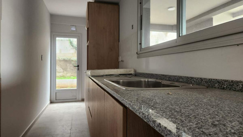 Venta Departamento 2 Dormitorios Estrenar Cochera Patio Complejo Cerrado
