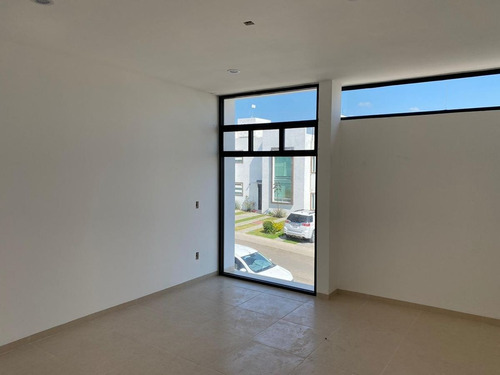 Imagen 9 de 16 de Residencia En Grand Juriquilla, Jardín, 4ta Recamara En Pb,
