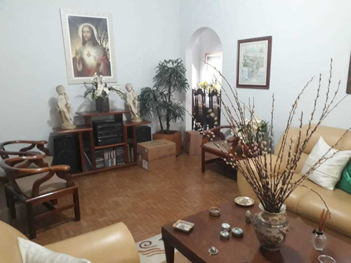 Casa Em Baependi Mg, Terra De Nhã Chica, Com 04 Quartos , Terreno 1.000 M2, Com Comercio Alugado Em Baixo. - 310
