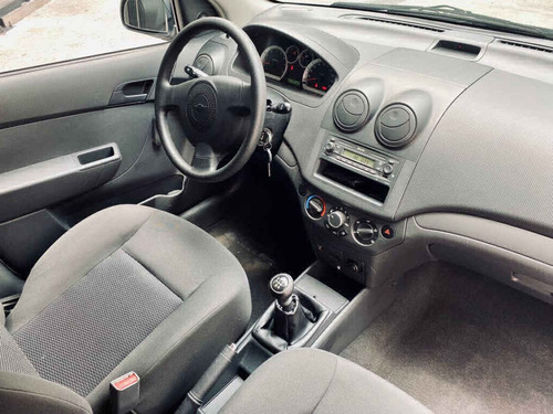 Imagen 5 de 8 de Chevrolet Aveo 2017 4p Ls L4/1.6 Man Linea Anterior