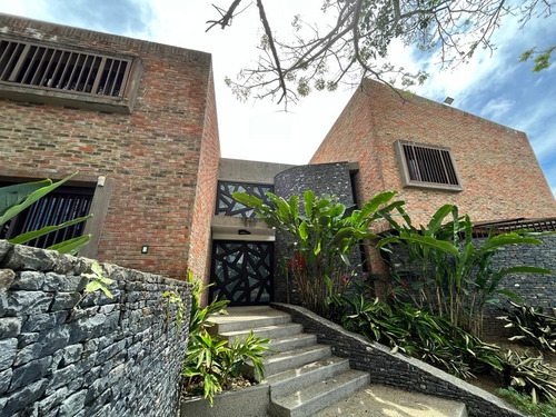 Venta / Casa / La Lagunita / 6h / 9b / 6p