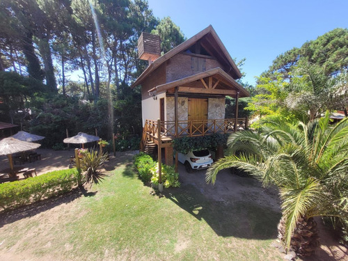 Complejo Vacacional De 6 Cabañas En Nueva Atlantis (1621)