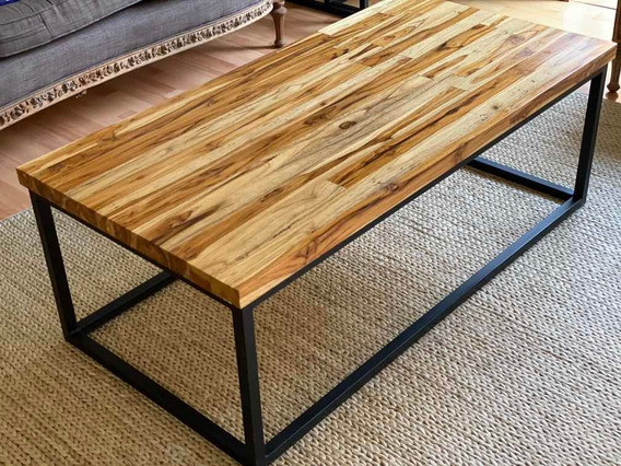 Simple pallet coffee table with metal frames 
