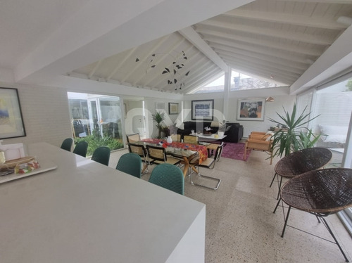 Casa En Venta Remodelada Vitacura