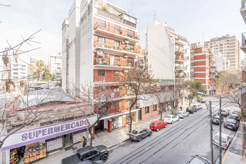 Venta De 2 Ambientes Al Frente Con Balcon En Palermo
