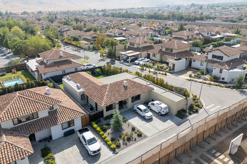 Condominio Los Robles: Hogar Ideal En Piedra Roja