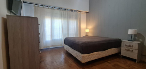 Casa En Venta - 2 Dormitorios 2 Baños - 546mts2 - Castelar