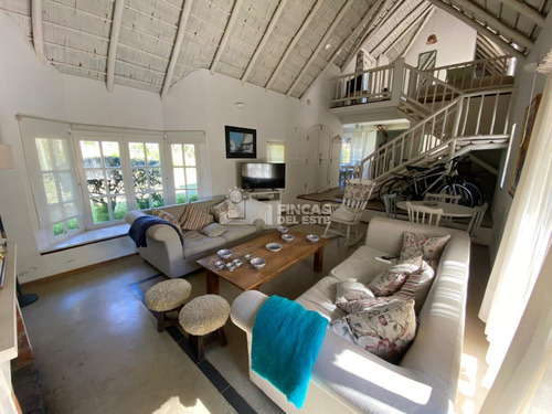 Hermosa Casa En Rincón Del Indio - Ref: 510