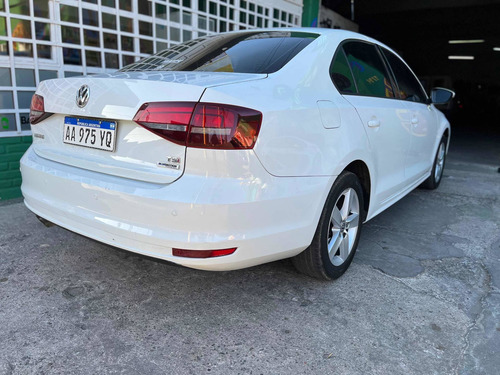 Imagen 6 de 14 de Volkswagen Vento 2017 1.4 Comfortline 150cv At
