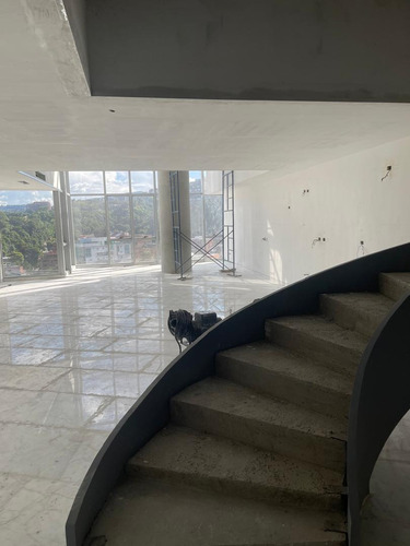 Admira Este Impresionante Apartamento A La Venta En La Selecta Zona De Las Mercedes.