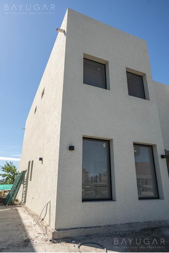 Imagen 2 de 30 de Venta - Casa Con Vista A La Laguna En Lagoon Pilar - Bayugar Negocios Inmobiliarios