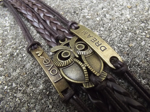 Imagem 4 de 6 de Pulseira Dream Love Corujinha | Marrom