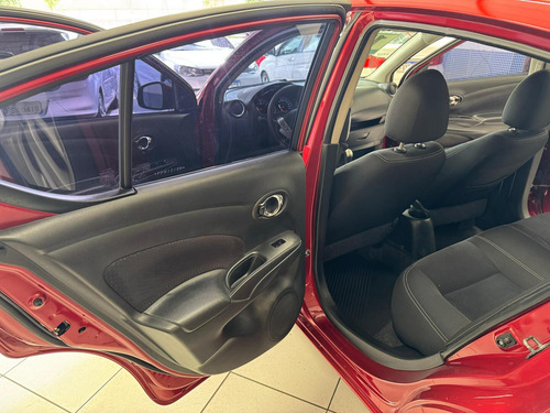 Nissan Versa Versa 1.6 16V SV (Flex)