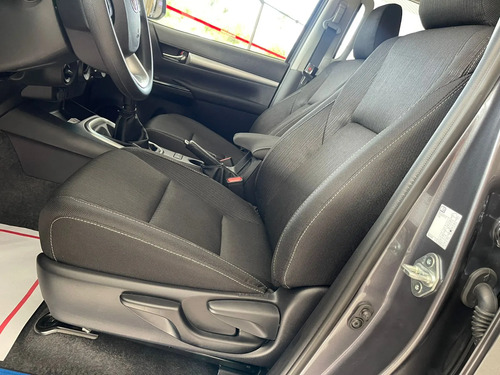 Disponible/inmediata/hilux Mec/2.4cc/2027/diesel/gris Oscura