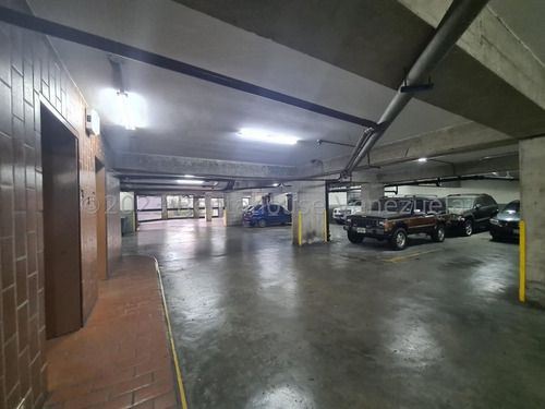 Pent House En Venta De 2 Niveles, Con Amplios Y Ventilados Espacios En San Bernardino, 25-4833