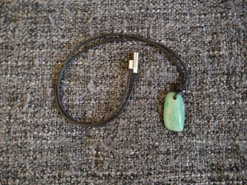 Imagen 1 de 2 de Collar De Piel Con Dije De Amazonita