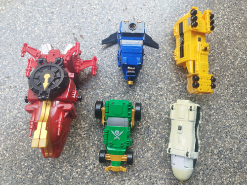 Pirate Gattai Gokaioh Gokaiger Sentai Ranger Zord Megaforce (Usado)