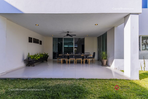 Residencia De Lujo En Los Olivos En Venta