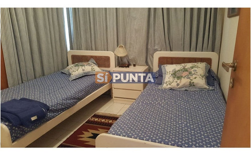Imagen 15 de 27 de Apartamento De 2 Dormitorios Y 2 Baños A 1 Cuadra De Gorlero, Con Gran Terraza Y Parrillero Propio.