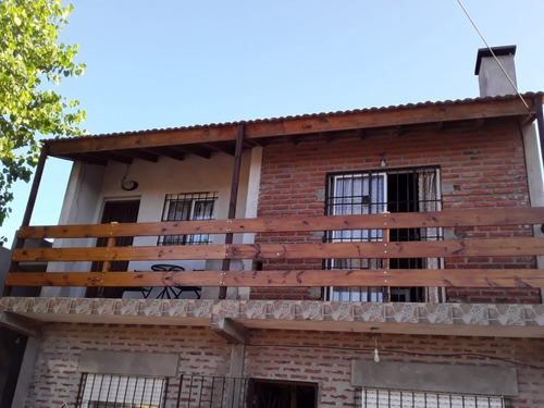 Imagen 2 de 18 de Chalet A 6 Cuadras Del Mar - Calle 83 N° 648 - Mar Del Tuyu