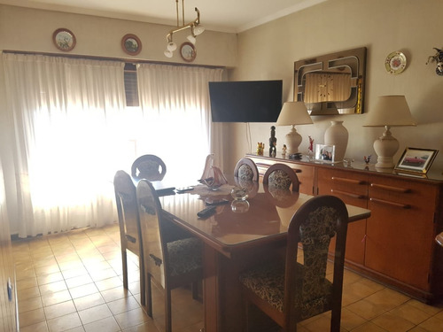 Chalet En 2 Plantas. Oportunidad