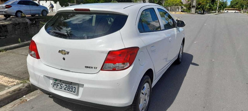 Imagem 6 de 13 de Chevrolet Onix 2013 1.0 Lt 5p
