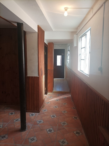 Casa En Dos Plantas Con Parrillero Y Salon Comercial , Acepta Banco , Planos .