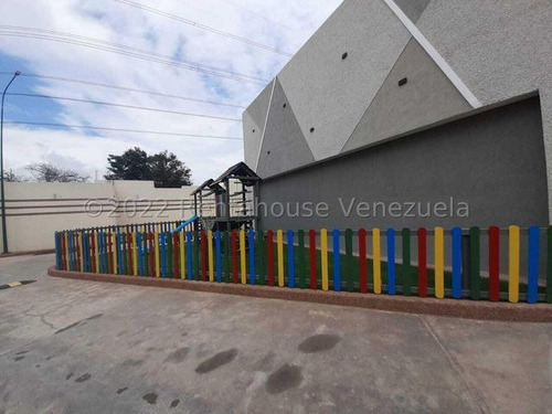 Casa En Venta Cabudare Zona De La Ribereña Codigo 2 5 1 7 1 2 1 Mildred Excelnte Ubicacion E Instalaciones Todo De Vanaguardia, Area De Recreaion Para El Disfrute Familiar , Con Planta Elec