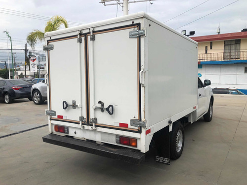Imagen 6 de 11 de Nissan Np300 2018 2.5 Chasis Cabina Dh Pack Seg Mt