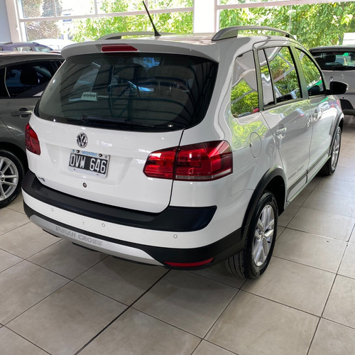 Imagen 3 de 7 de Volkswagen Suran Cross 1.6 5 Door 878 2015