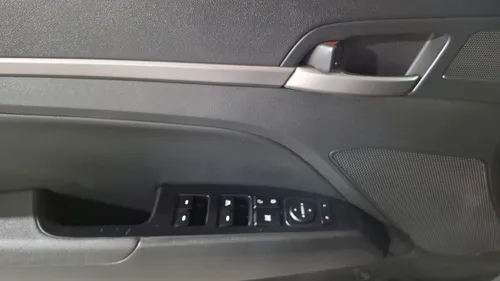 Hyundai Elantra 2.0 LIMITED TECH NAVI AUTO