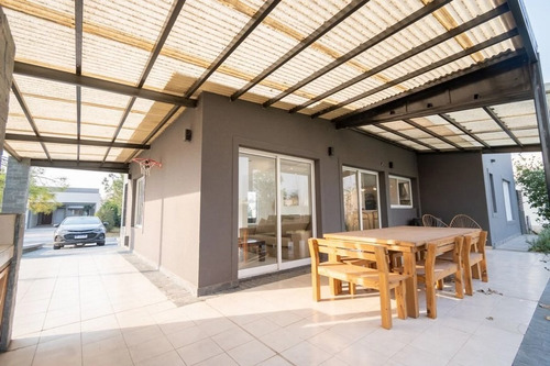 Casa De 4 Dormitorios En Venta - Aires Del Llano