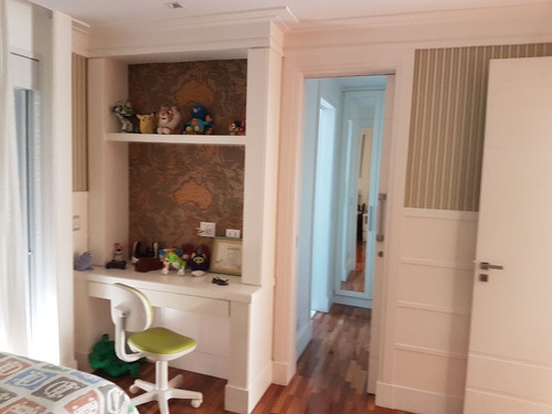 Casa No 18 Do Forte - Venda - 600m2, 5 Dormitorios Sendo 4 Suites, 4 Vagas, Piscina, Sala De Tv Com Home Theater - Cncr0010