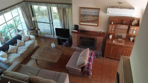 C.c. Los Cardales 4 Dorm. (2 Suits)250 M² Cub. Sobre 1 Lote, A Mts D La Entrada.