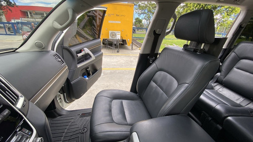 Imagen 21 de 21 de Toyota Land Cruiser 200