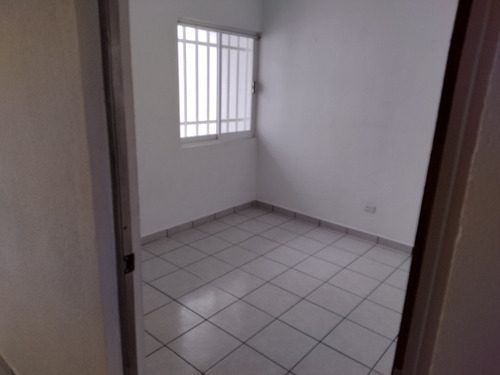Imagen 10 de 14 de Casa En Colonia Snte Calle Cerrada Con Vigilancia
