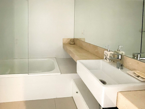 Imagen 3 de 11 de Apartamento En Venta De 2 Dormitorios En Playa Mansa (ref: Lij-5412)