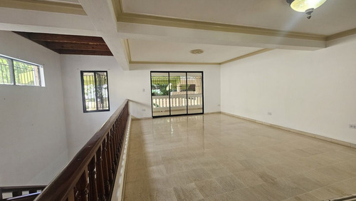 Hermosa Casa En Alquiler Ubicada En Los Cacicazgos