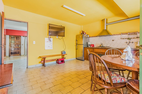 Encantadora Casa De 5 Ambientes Con Amplios Espacios Y Excelente Ubicación
