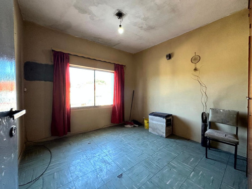 Casa Con Locales En Venta En Rafael Calzada