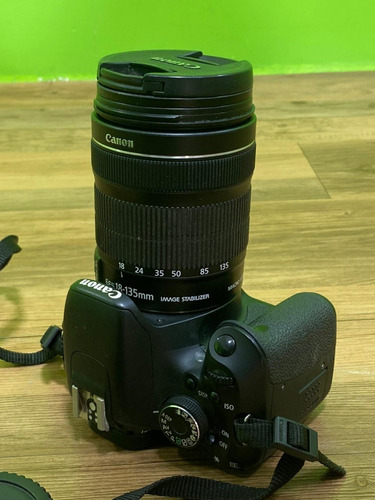 Canon Eos Rebel T3i + Lente Ef-s 18-135mm Is Stm